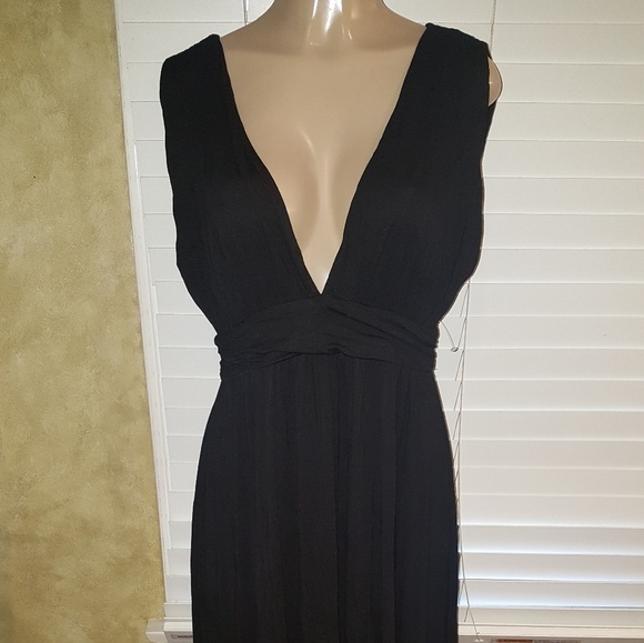 Lovers + Friends Dresses & Skirts - Beautiful lovers & Friends black maxi dress